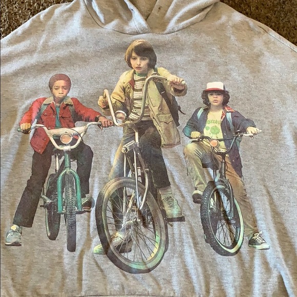 “ Stranger thing” pull over - Picture 2 of 4